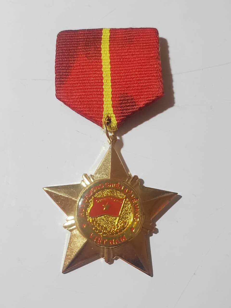 韵星假日军品类拍卖第41期 -- Rimey Holidays Militaria Auction 41 越南社会主义共和国三级光荣战士奖章 06版本