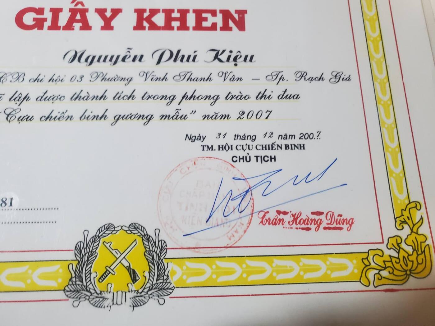 韵星假日军品类拍卖第41期 -- Rimey Holidays Militaria Auction 41 越南阮富桥局长退伍军人协会优秀服务奖状 一级抗战勋章