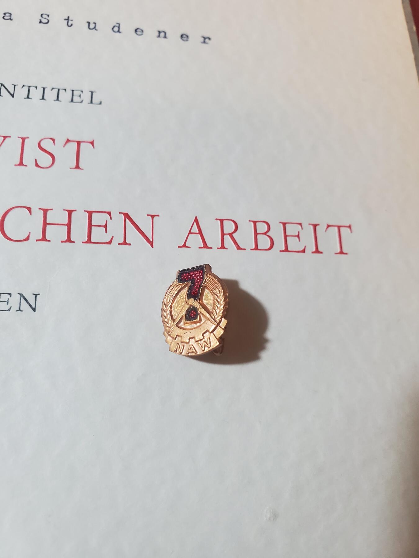 韵星假日军品类拍卖第41期 -- Rimey Holidays Militaria Auction 41 匈牙利人民共和国社会主义功勋活动家证章带证书一套