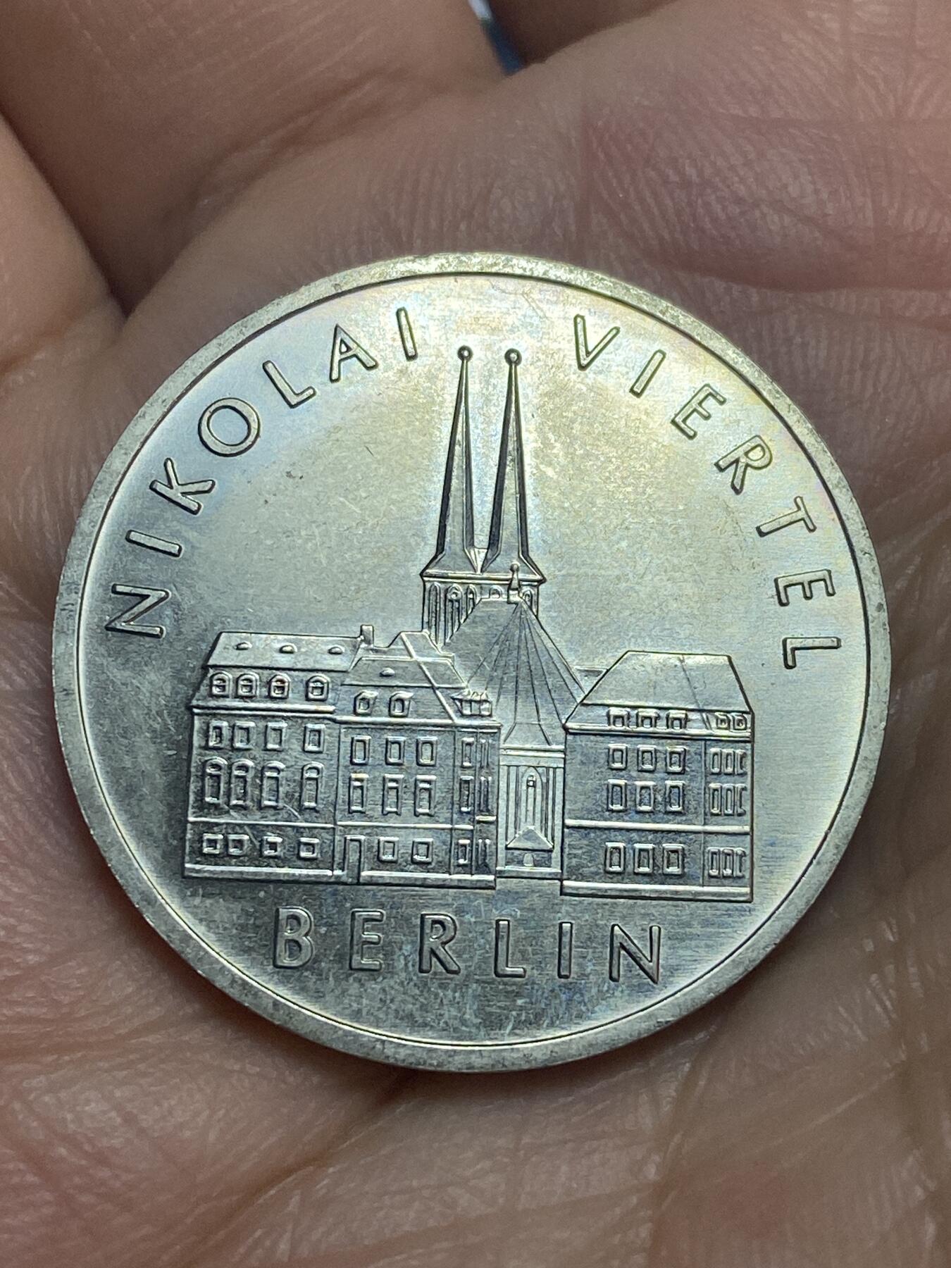 2026年第二十八场(总第一百九十七场）新春初七特拍场(佣金3%最低1元) 民主德国1987年5马克(柏林尼古拉斯区成立750周年纪念币，A标柏林造)