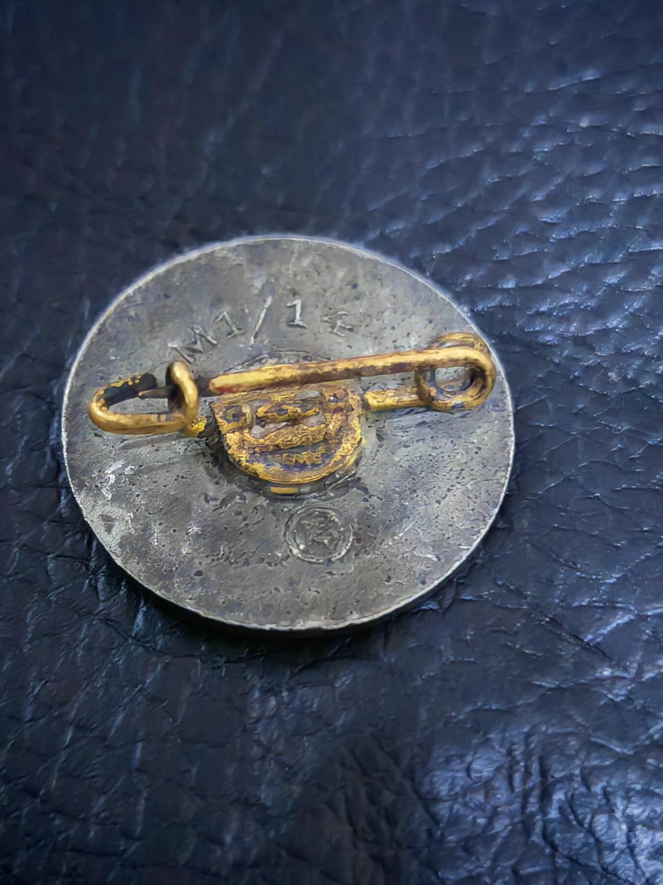 时顺第二十九拍(新年大拍) 二战时期党徽，锌制漆面，制造商为m1/14