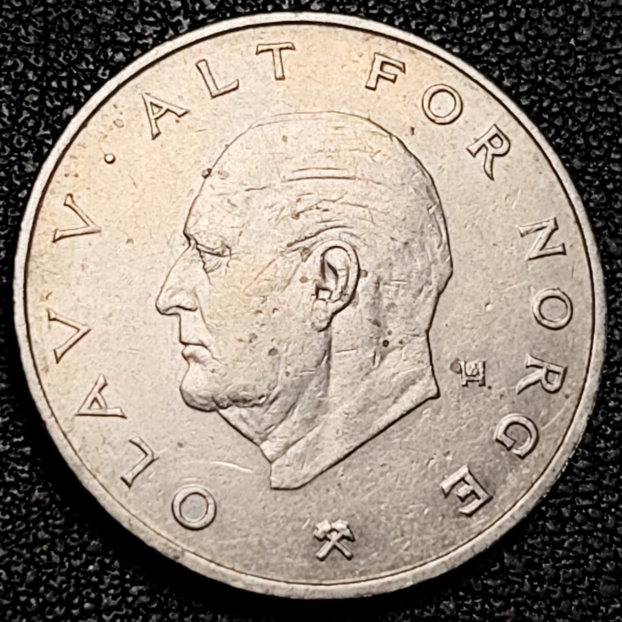 泉币菌-第190场-本场拍品多 请提前出价 （年后发货） 1975年 挪威1克朗镍币 奥拉夫五世 皇冠 25mm