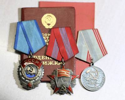 大猫徽章拍卖 第288期 - 苏联十月革命套