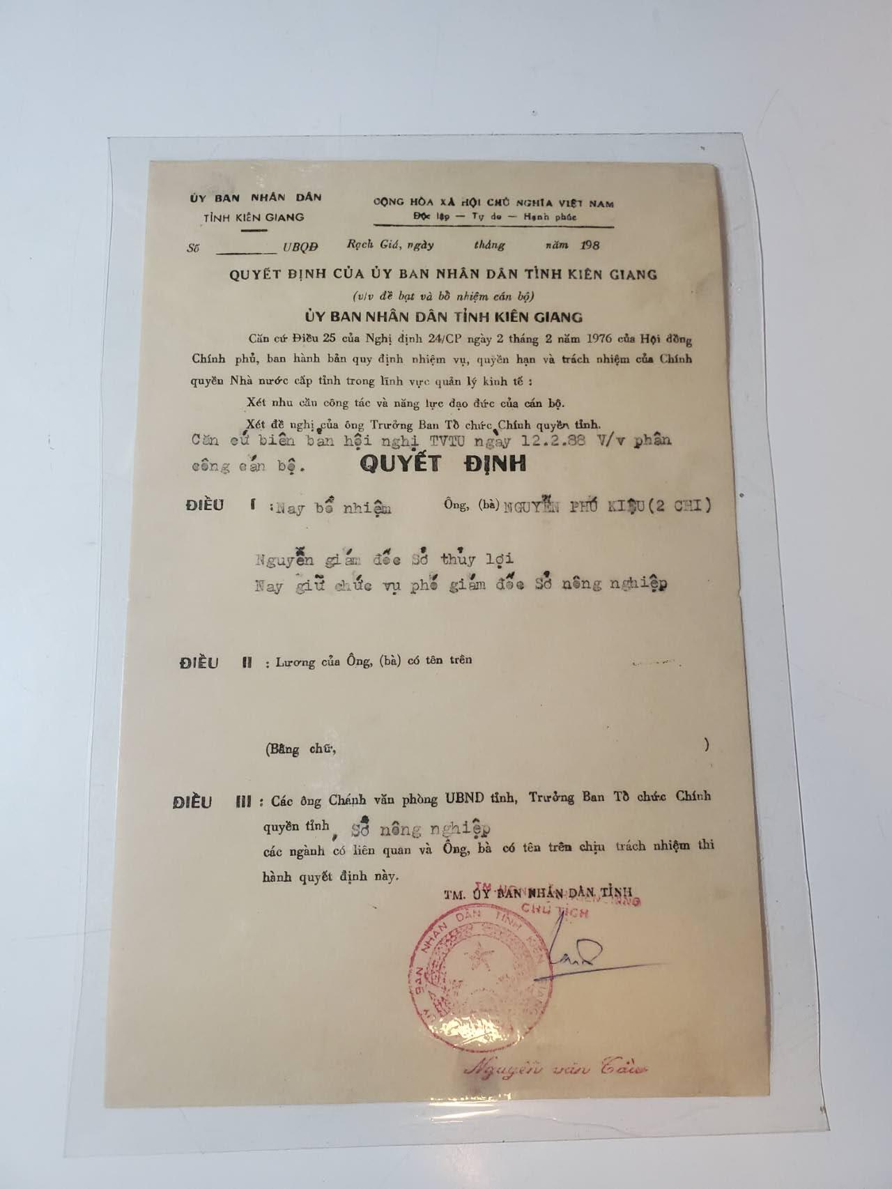 韵星假日军品类拍卖第41期 -- Rimey Holidays Militaria Auction 41 越南阮富桥大校军区服务任命令