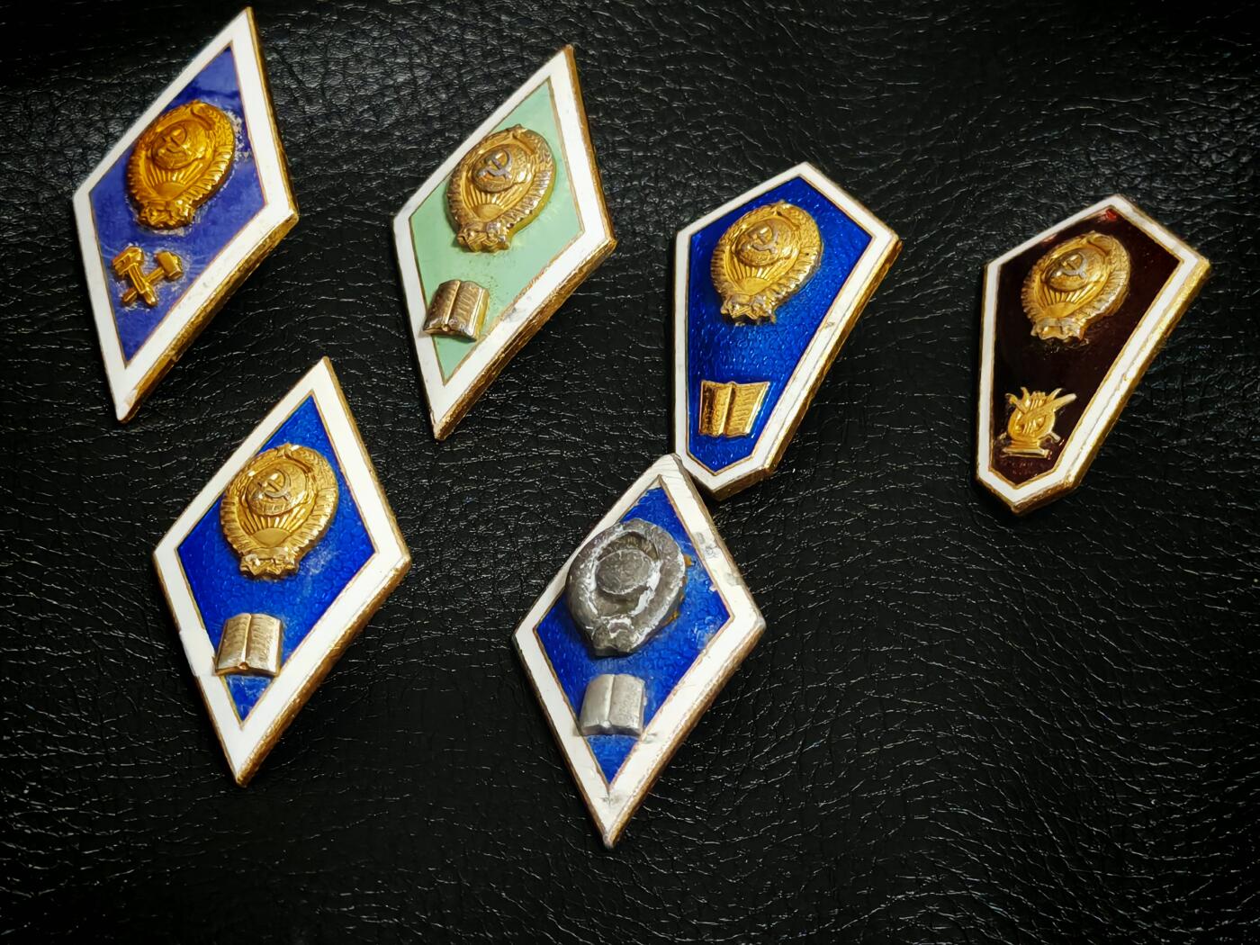 时顺第二十九拍(新年大拍) 苏联校徽一组，有一枚较少见艺术类