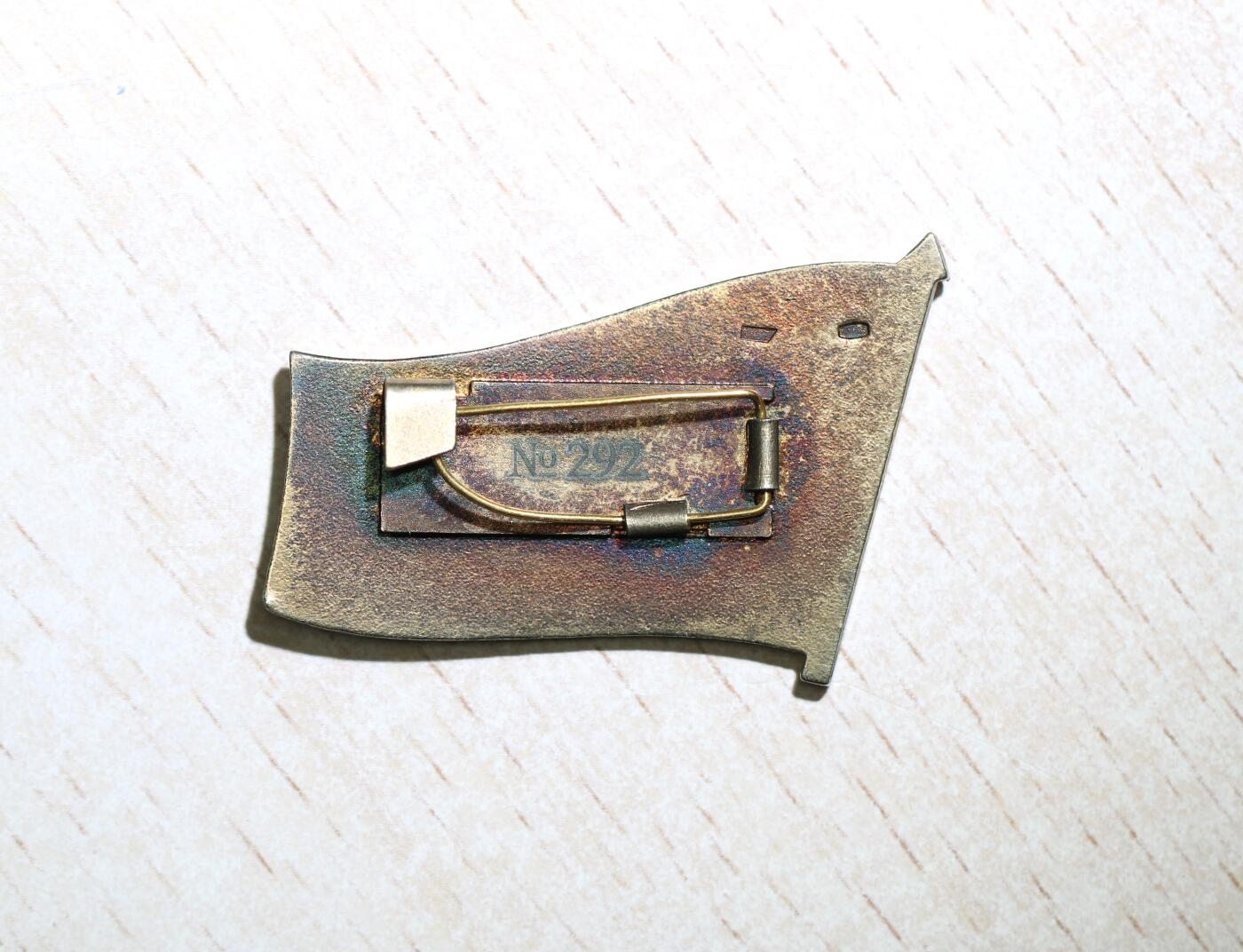 大猫徽章拍卖 第288期 图瓦共和国大呼拉尔代表证章，银制镀金珐琅，莫斯科造币厂造，现行版本