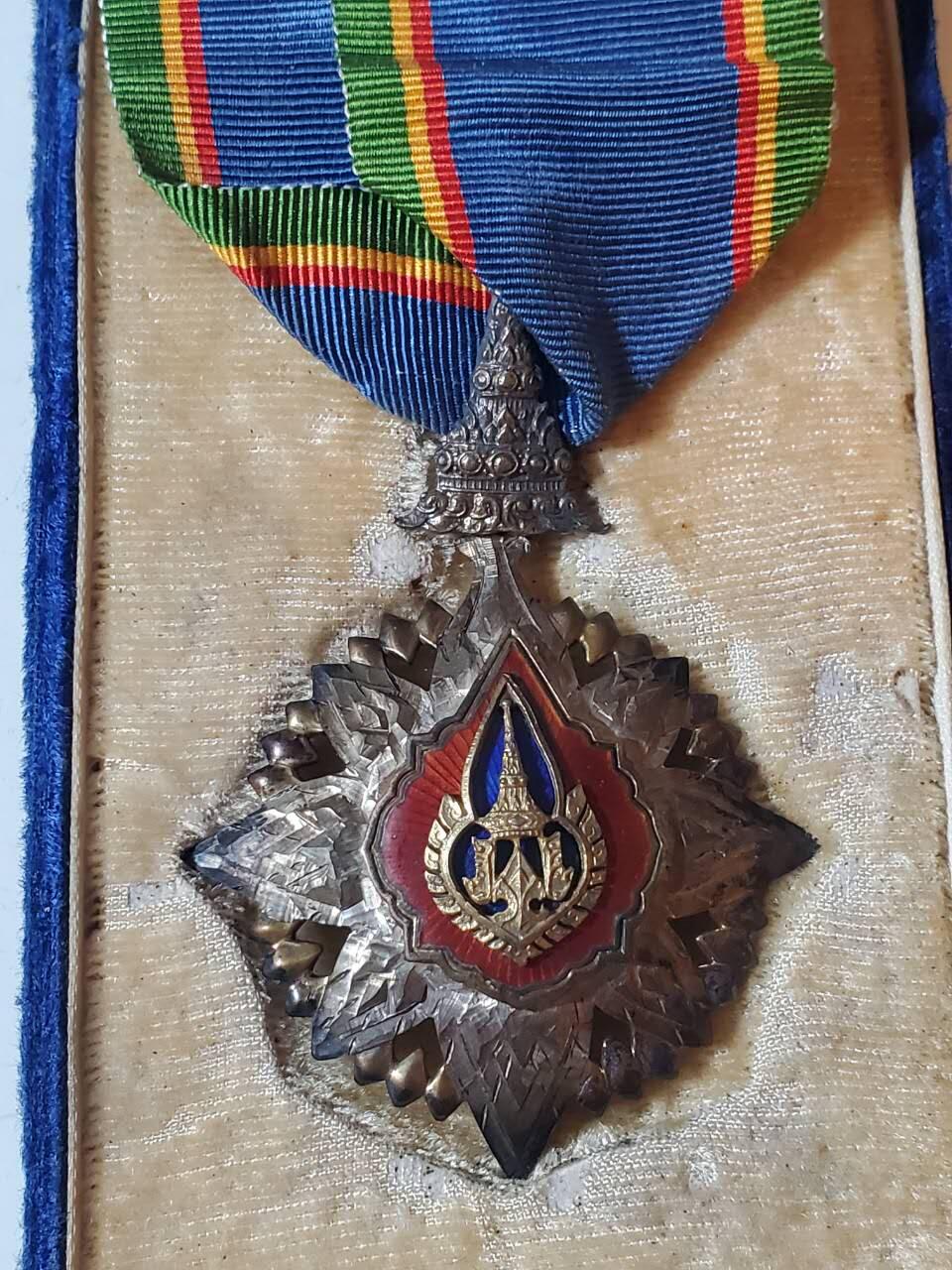 韵星假日军品类拍卖第41期 -- Rimey Holidays Militaria Auction 41 泰王国拉玛九世时期指挥官级王冠勋章 银镀金 带原盒 早期厚重版本 珐琅无损 造币局版本 银价800+