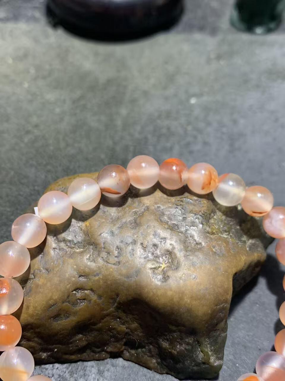 精美川料南红玛瑙荔枝冻飘红单圈手串一条，