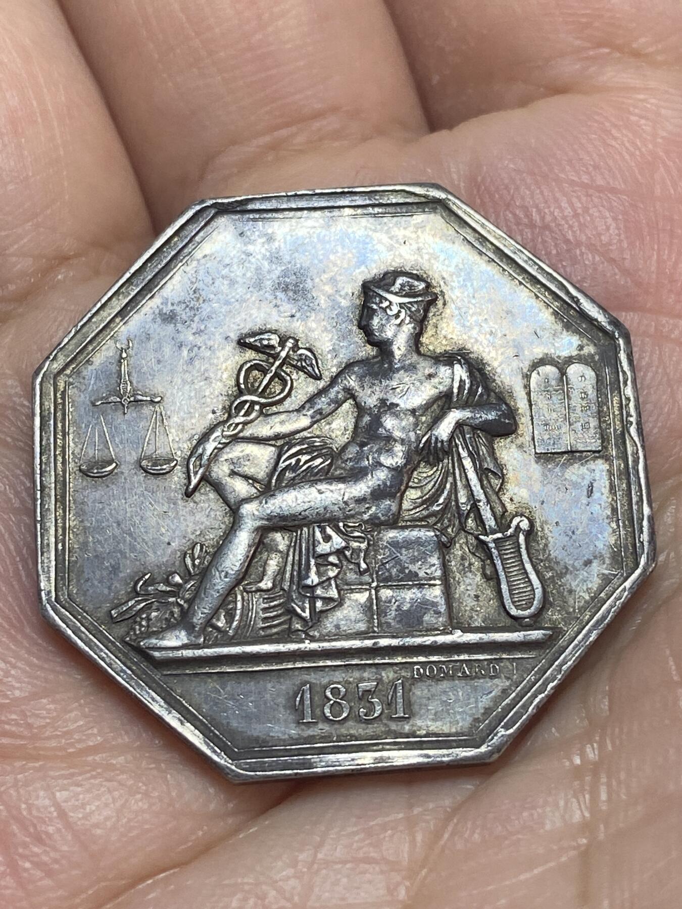 2026年第二十八场(总第一百九十七场）新春初七特拍场(佣金3%最低1元) 法国1831年银代币(政府专家委员会八角代币，直径30.8mm、重14.95克，手指银标，950高银)