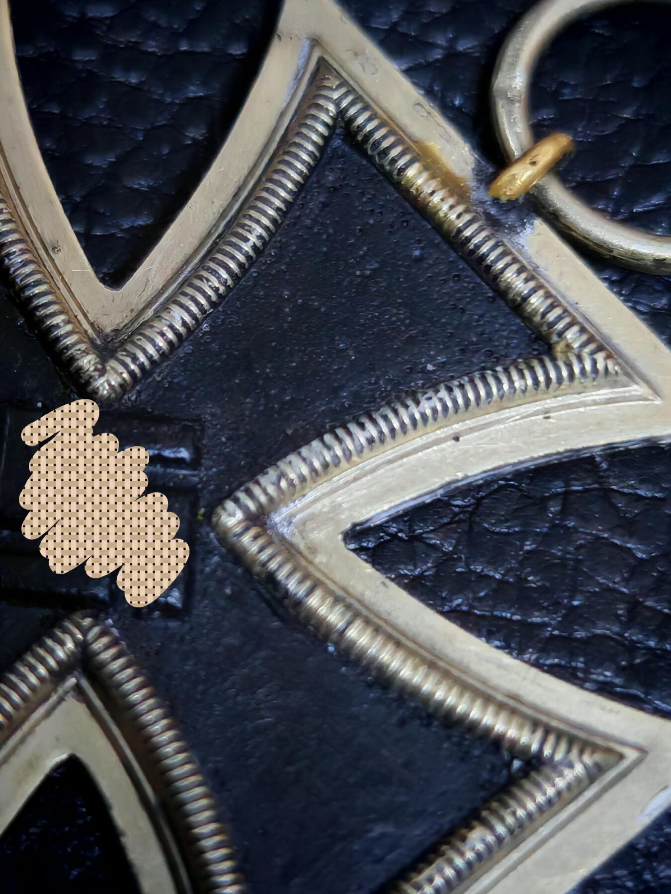 时顺第二十九拍(新年大拍) 二战二级铁十字勋章，挖土修复品，固铁芯表面有大量砂眼与部分划痕等问题，因此重量较轻，12g+