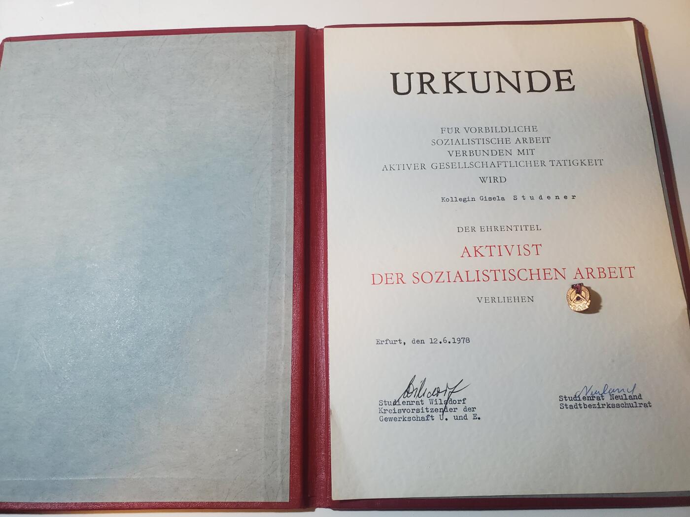 韵星假日军品类拍卖第41期 -- Rimey Holidays Militaria Auction 41 匈牙利人民共和国社会主义功勋活动家证章带证书一套