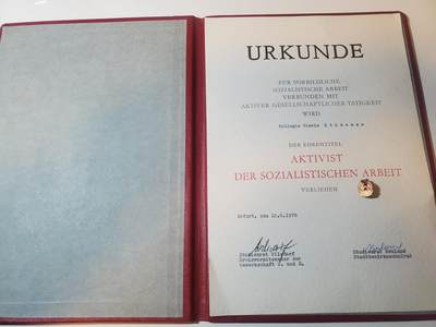 韵星假日军品类拍卖第41期 -- Rimey Holidays Militaria Auction 41 - 匈牙利人民共和国社会主义功勋活动家证章带证书一套