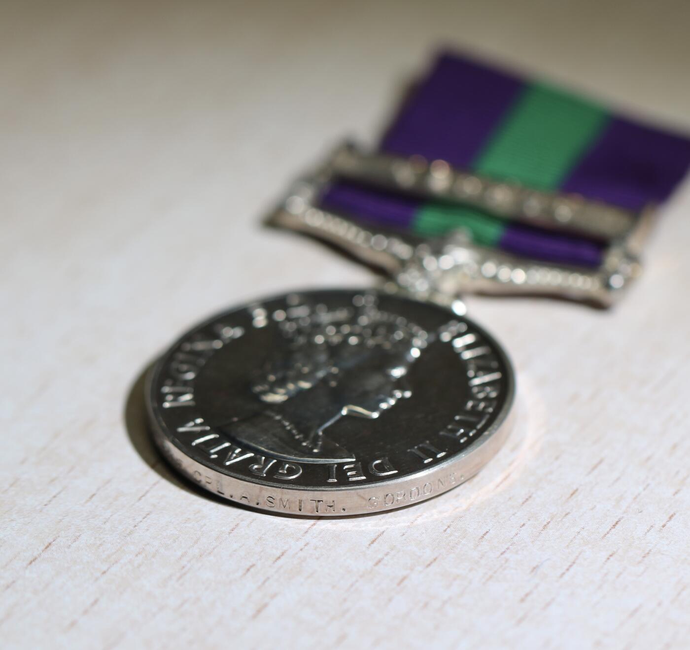 大猫徽章拍卖 第288期 伊丽莎白二世版英国通用服役奖章（GSM 1918–1962），带有“CYPRUS（塞浦路斯）”扣环，用于表彰在塞浦路斯紧急状态期间服役的英军及英联邦军人