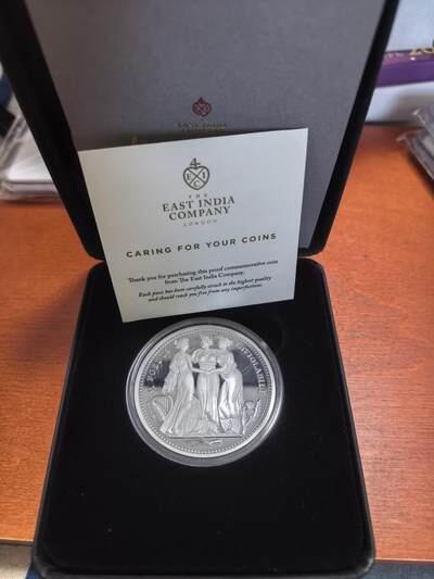 长老汇马年精选第一场拍卖 2021圣勒赫拿岛美惠三女神2英镑精制银币，2盎司999银，2500枚，盒证全