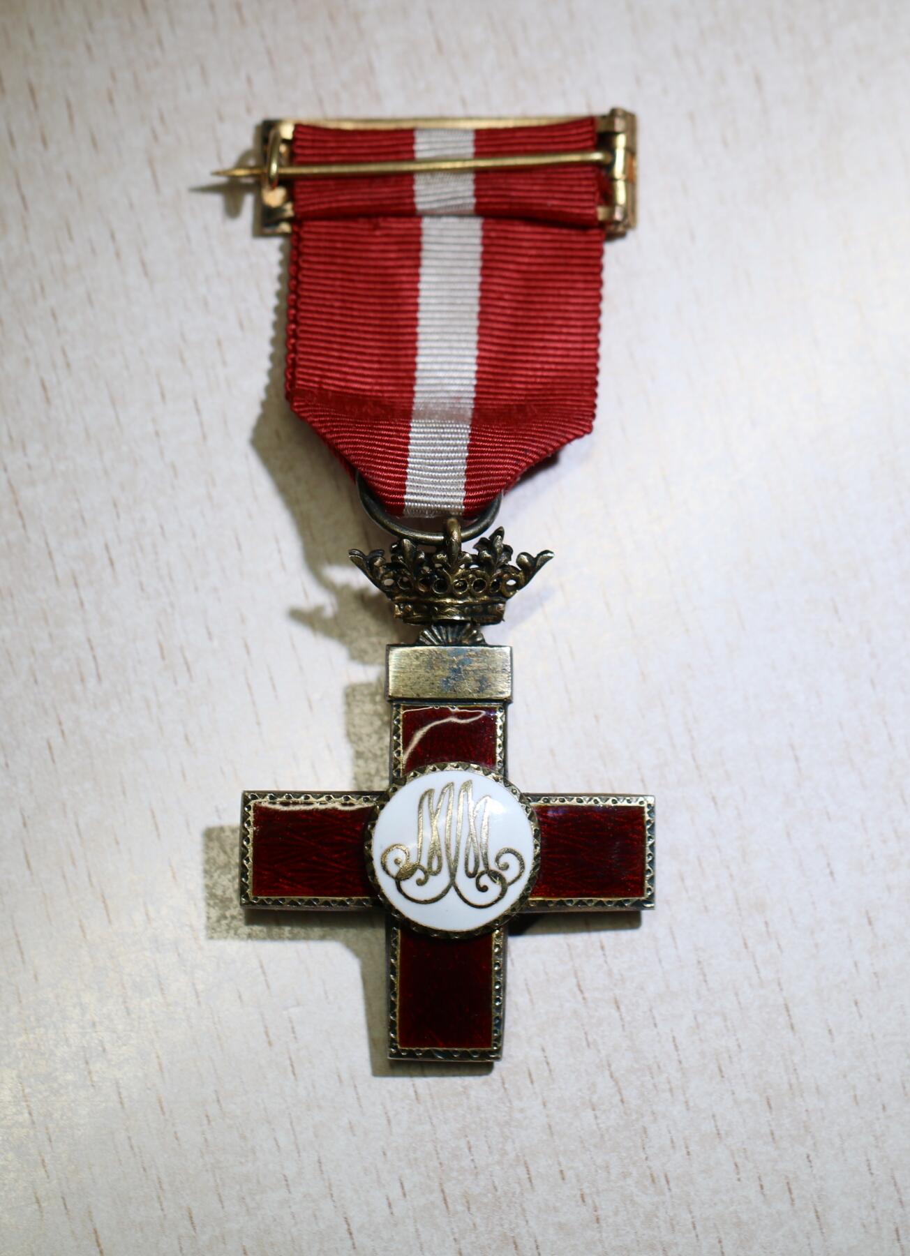 大猫徽章拍卖 第288期 西班牙三级战功勋章二战版 授予蓝色师团士兵 银质热珐琅 环上打标