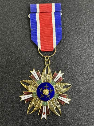 西秦中古拍卖第七十八期  - 民国空军三等复兴勋章 带勋略 退台后