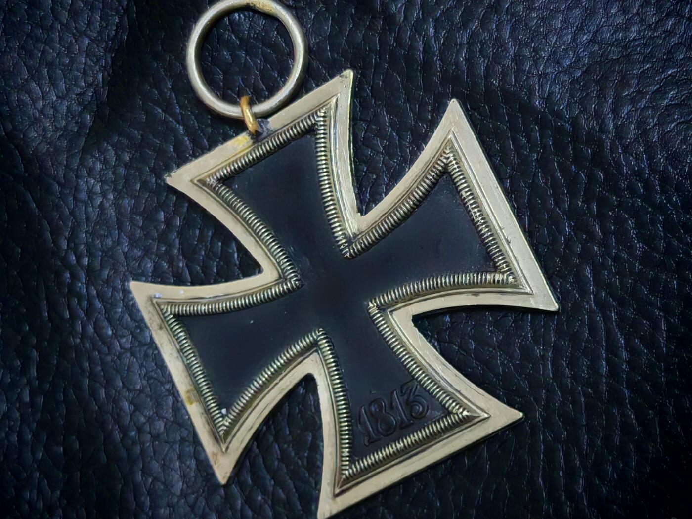 时顺第二十九拍(新年大拍) 二战二级铁十字勋章，挖土修复品，固铁芯表面有大量砂眼与部分划痕等问题，因此重量较轻，12g+