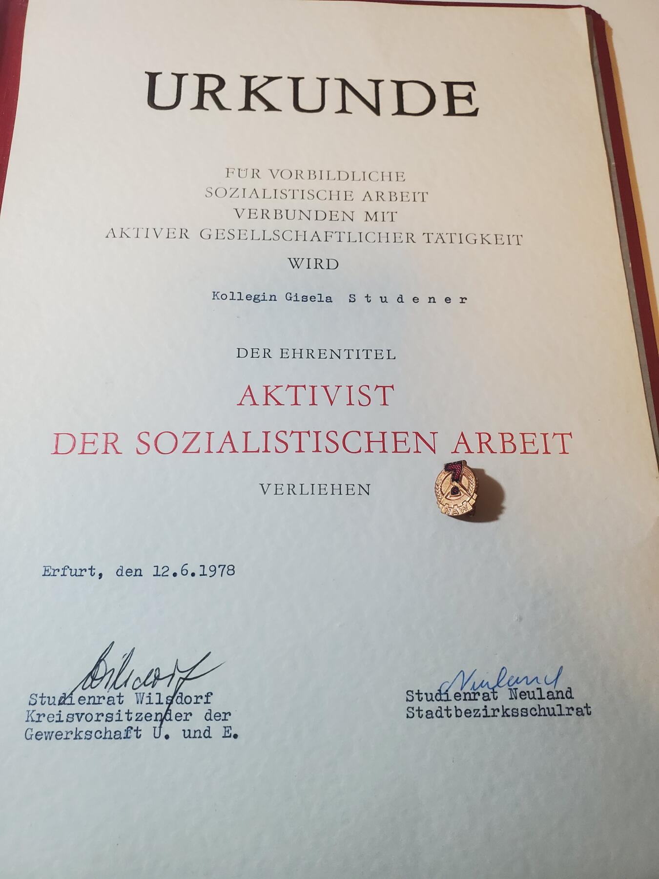 韵星假日军品类拍卖第41期 -- Rimey Holidays Militaria Auction 41 匈牙利人民共和国社会主义功勋活动家证章带证书一套