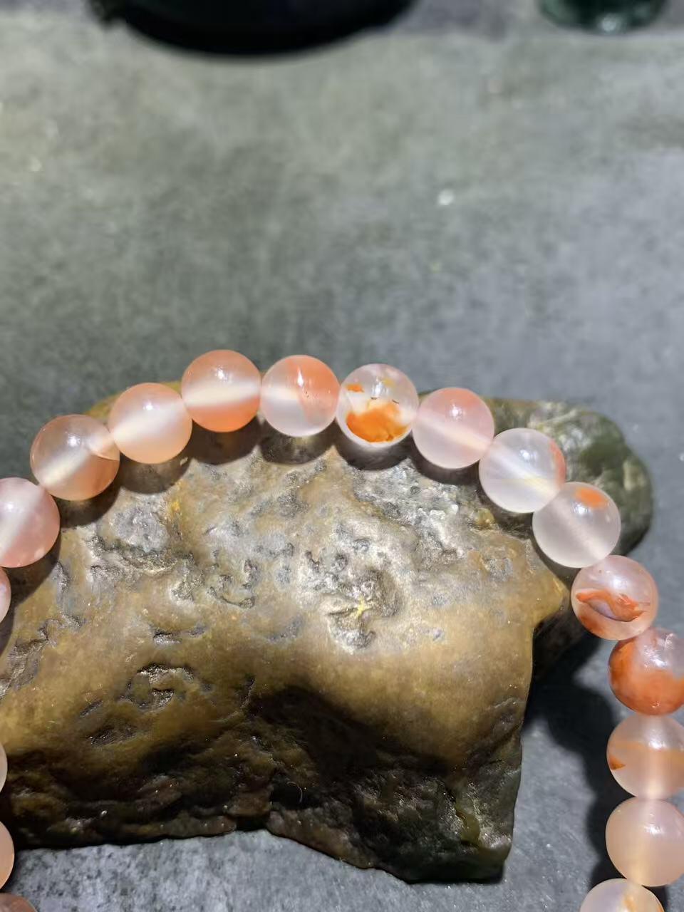 精美川料南红玛瑙荔枝冻飘红单圈手串一条，