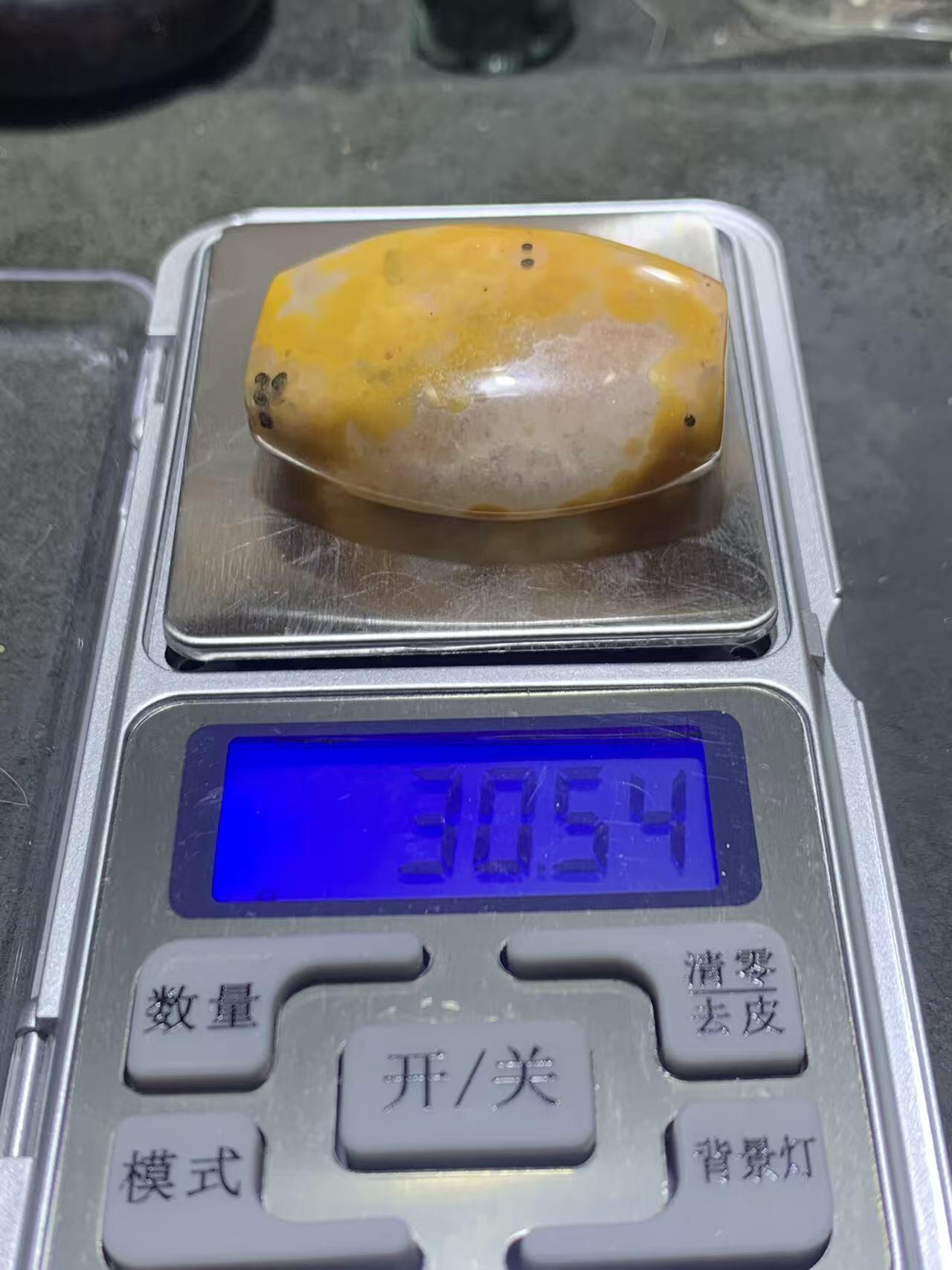 精美冰飘糖心料战国红玛瑙随形背云，勒子一颗！