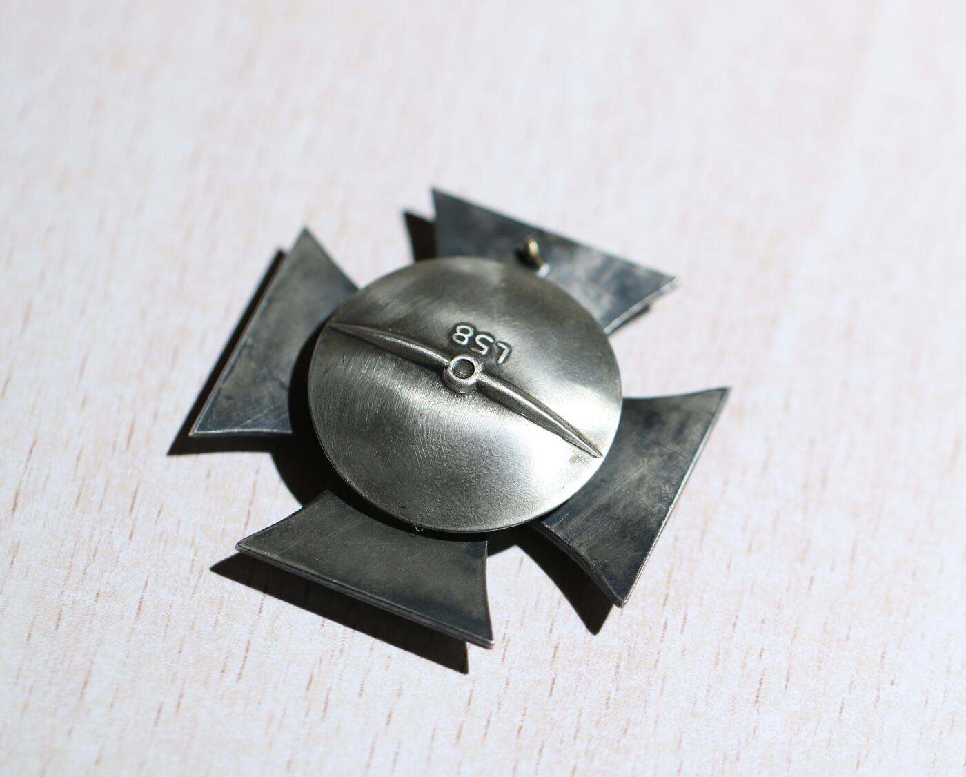 大猫徽章拍卖 第288期 珍爱和平 德三转轮版一级铁十字章，带58厂标