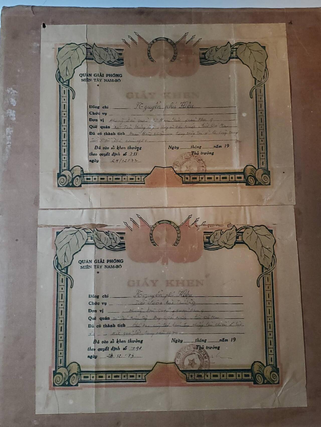 韵星假日军品类拍卖第41期 -- Rimey Holidays Militaria Auction 41  越南阮富桥局长越战时期军队奖状两张