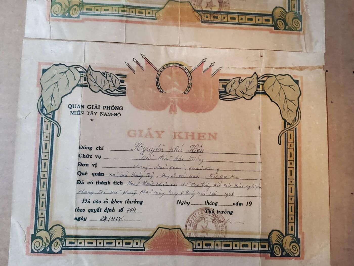 韵星假日军品类拍卖第41期 -- Rimey Holidays Militaria Auction 41  越南阮富桥局长越战时期军队奖状两张
