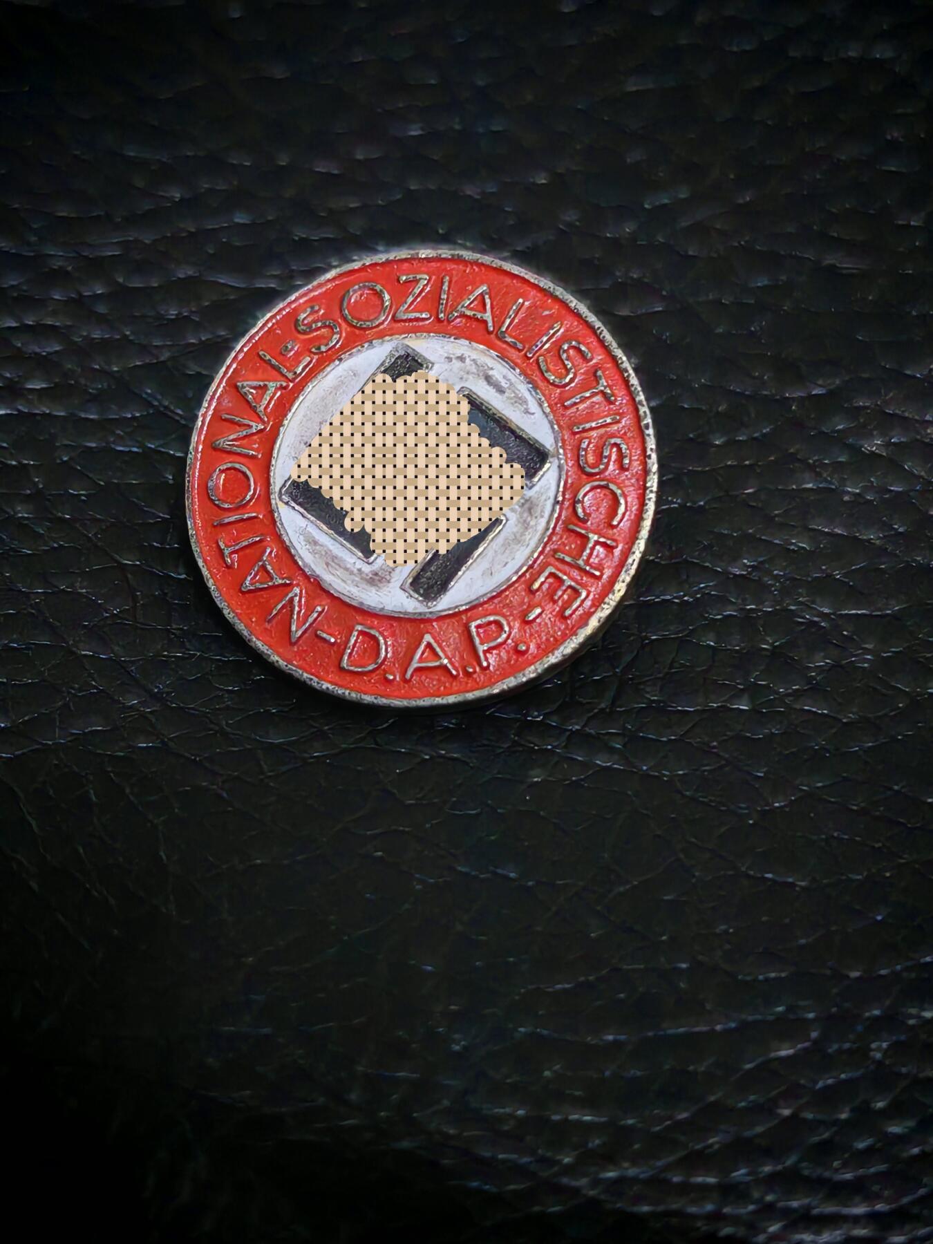 时顺第二十九拍(新年大拍) 二战时期党徽，锌制漆面，制造商为m1/14