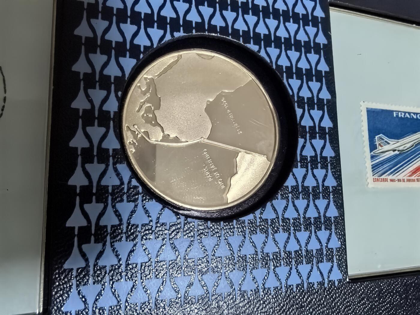 长老汇马年精选第一场拍卖 1976法国协和号超音速客机巴黎——里约热内卢航线邮币封，含1枚20克925银章，外网50欧元以上