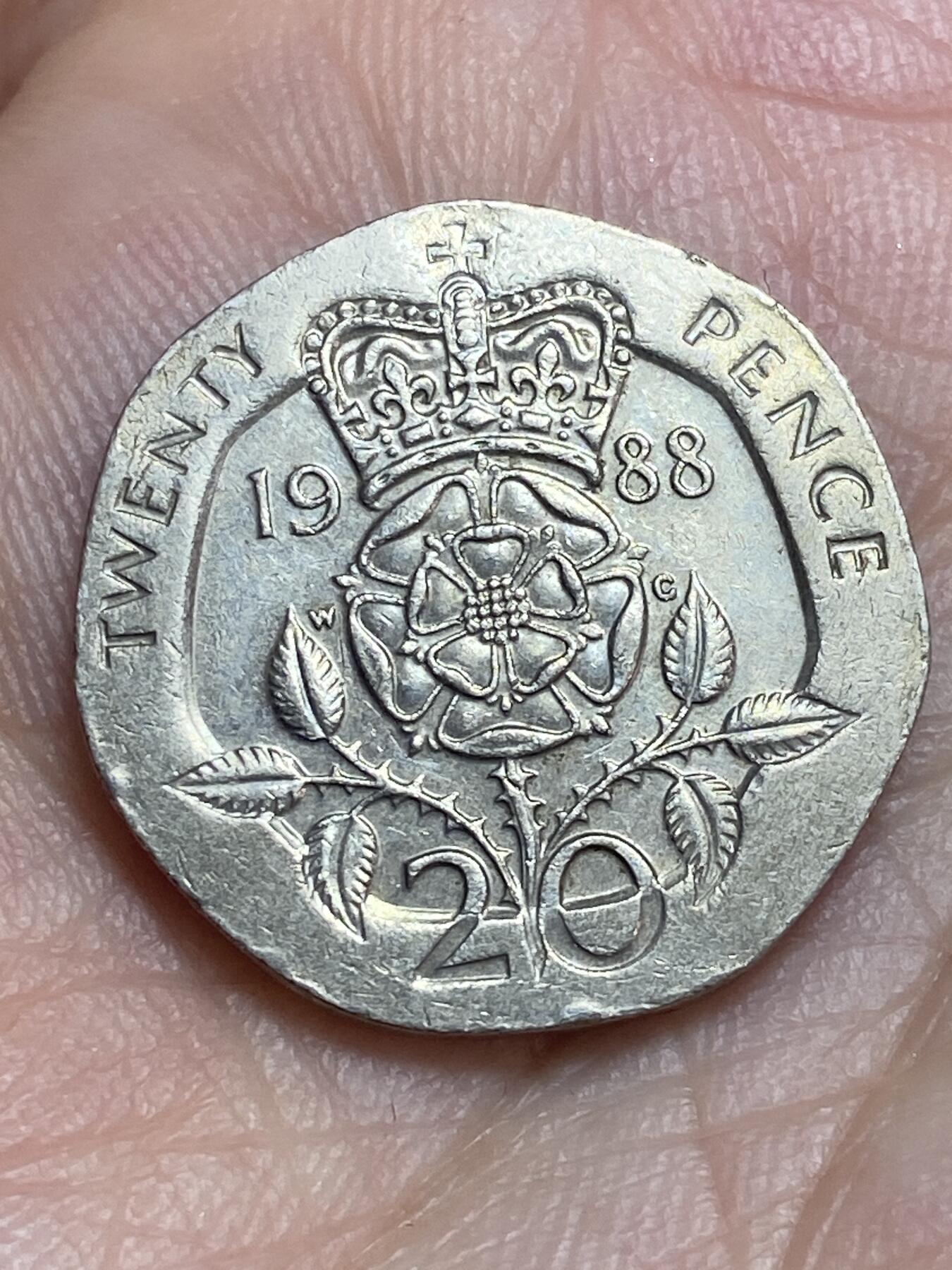 2026年第二十八场(总第一百九十七场）新春初七特拍场(佣金3%最低1元) 英国🇬🇧1988年20便士(伊丽莎白二世中年高冠)