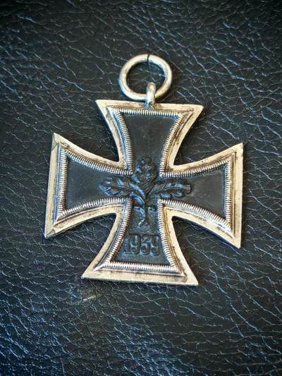 时顺第二十九拍(新年大拍) - 战后57版二级铁十字勋章，早期三片式结构