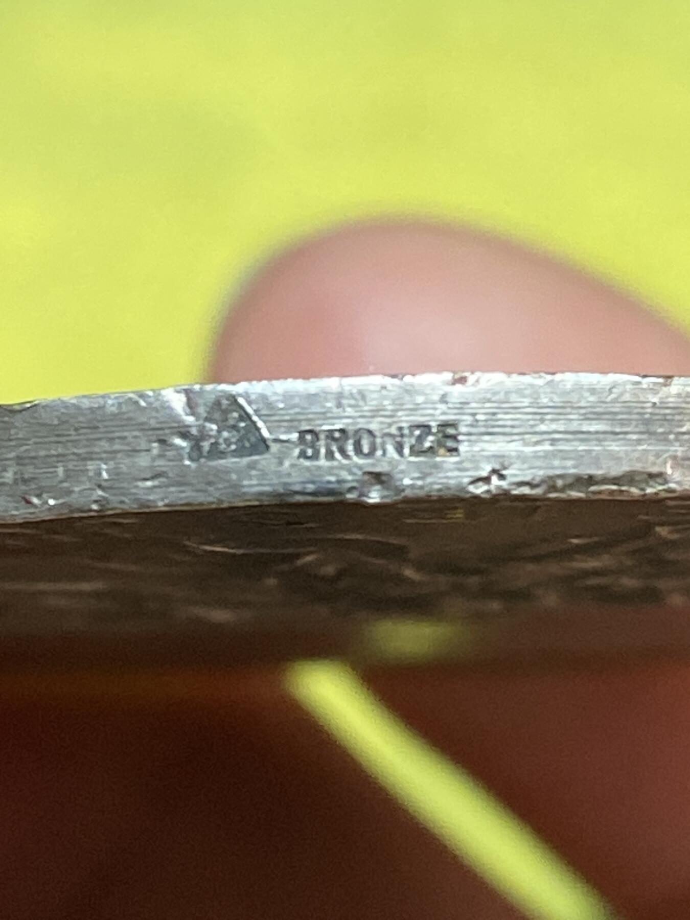 2026年第二十八场(总第一百九十七场）新春初七特拍场(佣金3%最低1元) 大尺寸–1886年法国射击协会联盟（Union des Sociétés de Tir de France）铜镀银纪念章，背面未刻字，三角铜标，重40.15克、直径44.8mm、厚3.9mm。