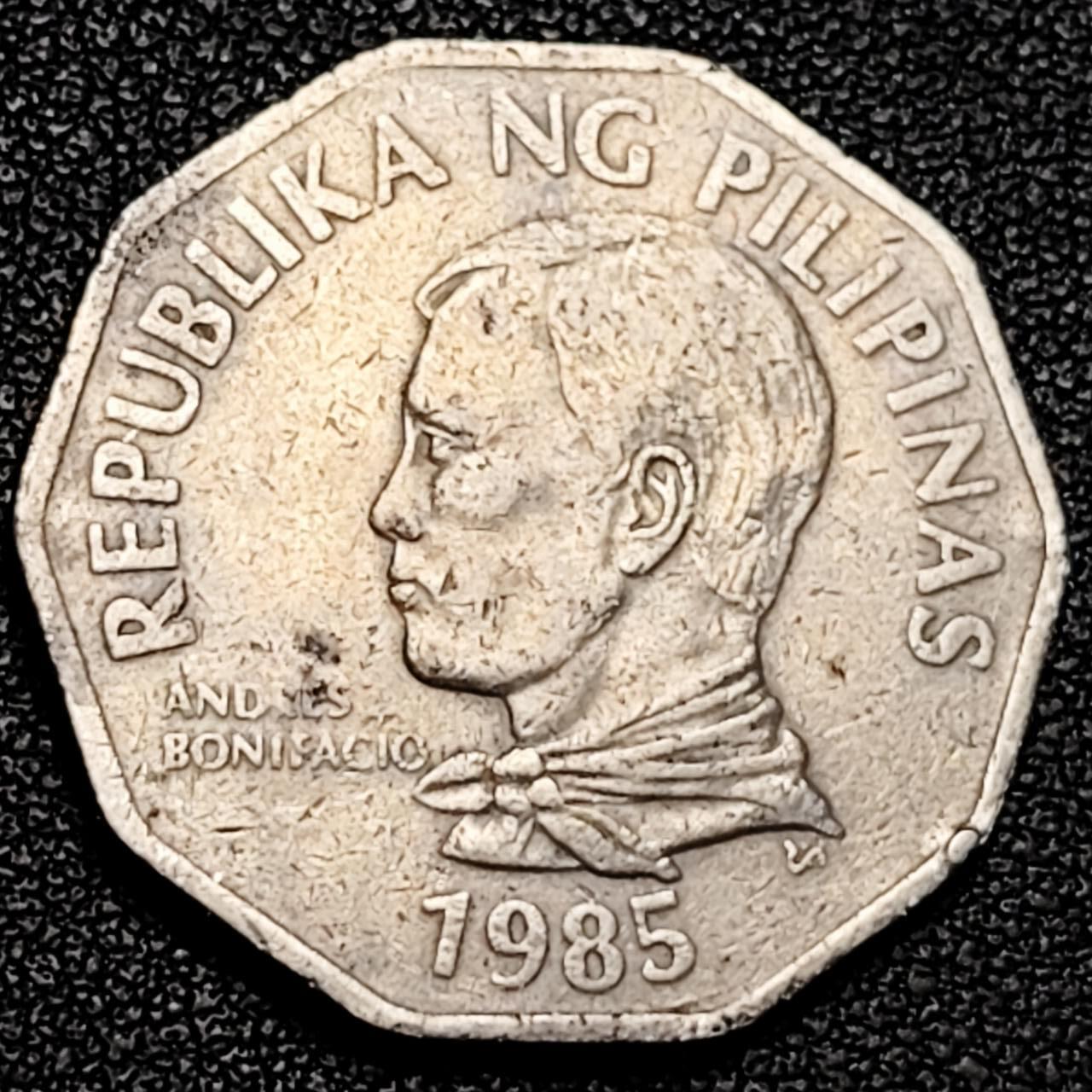 泉币菌-第190场-本场拍品多 请提前出价 （年后发货） 1985年 菲律宾2比索大币 波尼法西奥将军大版 棕榈树 31毫米12克 多边形异形币