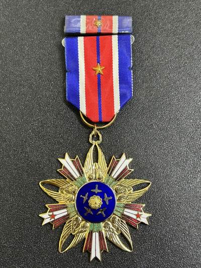 西秦中古拍卖第七十八期  - 民国空军二等复兴勋章 一星勋饰 带勋略 退台后