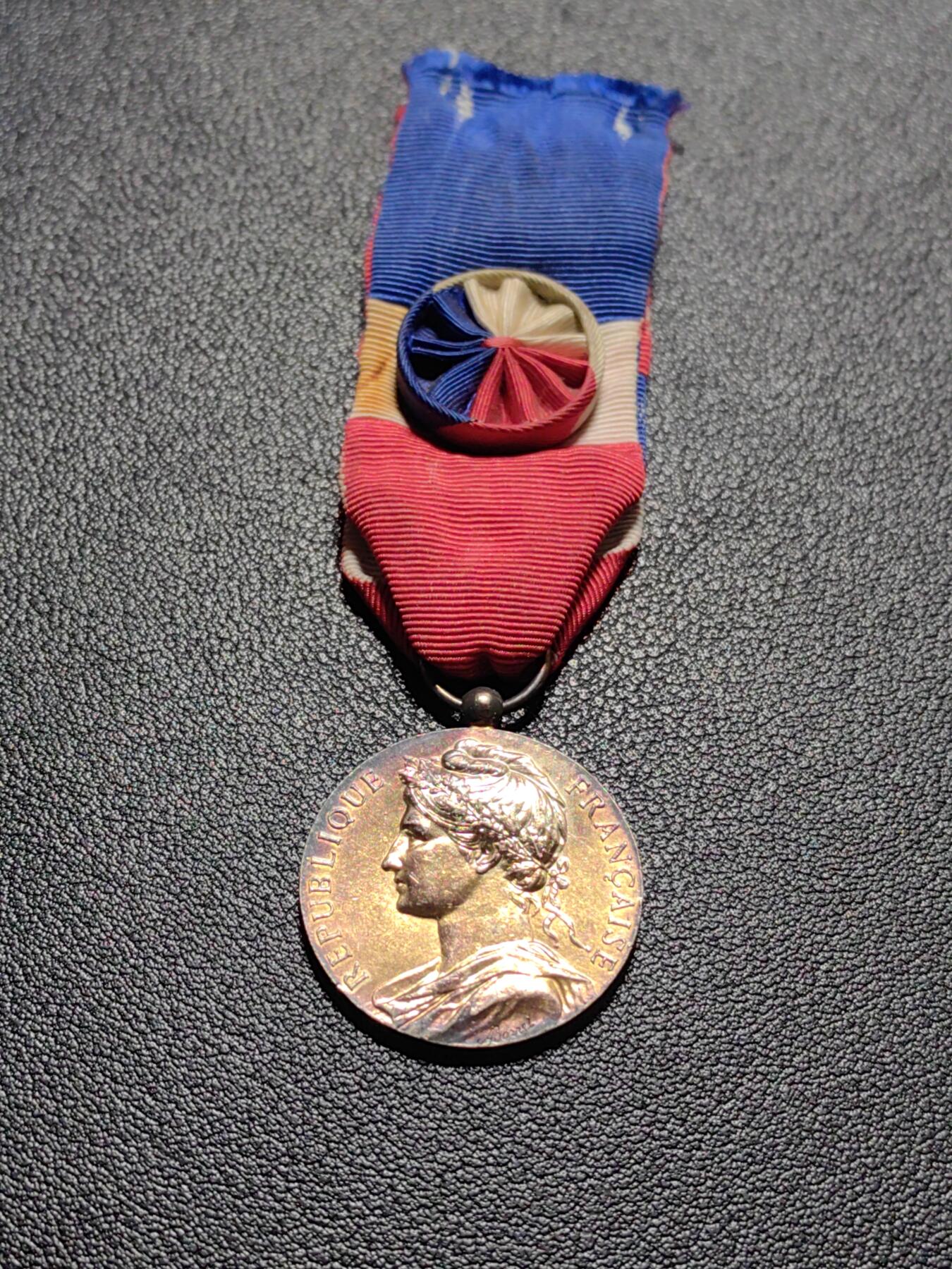 靖甫拍卖第五场 法国劳工奖章 背面底部银标