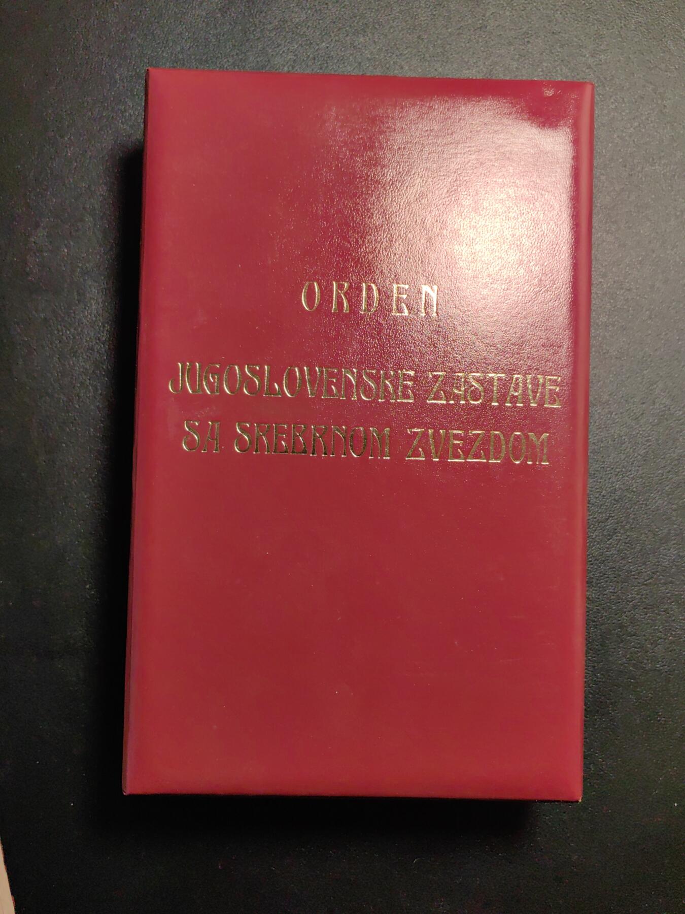 靖甫拍卖第五场 南斯拉夫旗帜勋章带原盒略