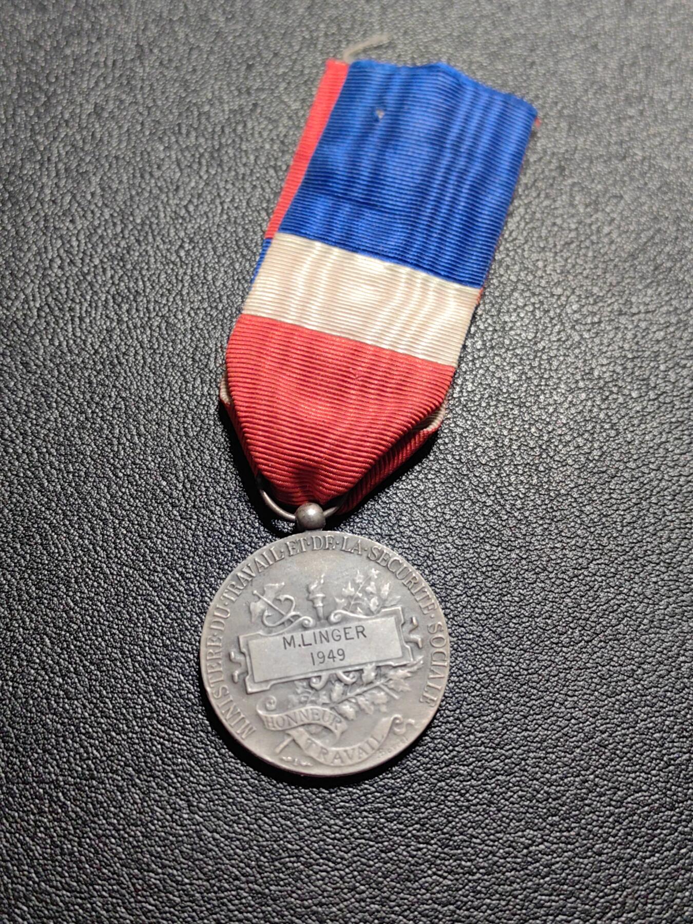 靖甫拍卖第五场 法国劳工奖章 背面底部银标