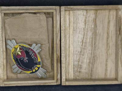 凯旋世界勋赏（持续上新中）（第22期新年大拍）（欢迎送拍）（对拍品有疑问请询问客服，不接受到手刀，出价默认拍品品相。请认真阅读拍卖规则！出价默认已认可！）（收到货请录制开箱视频，无视频概不处理问题。） - 会员章标本