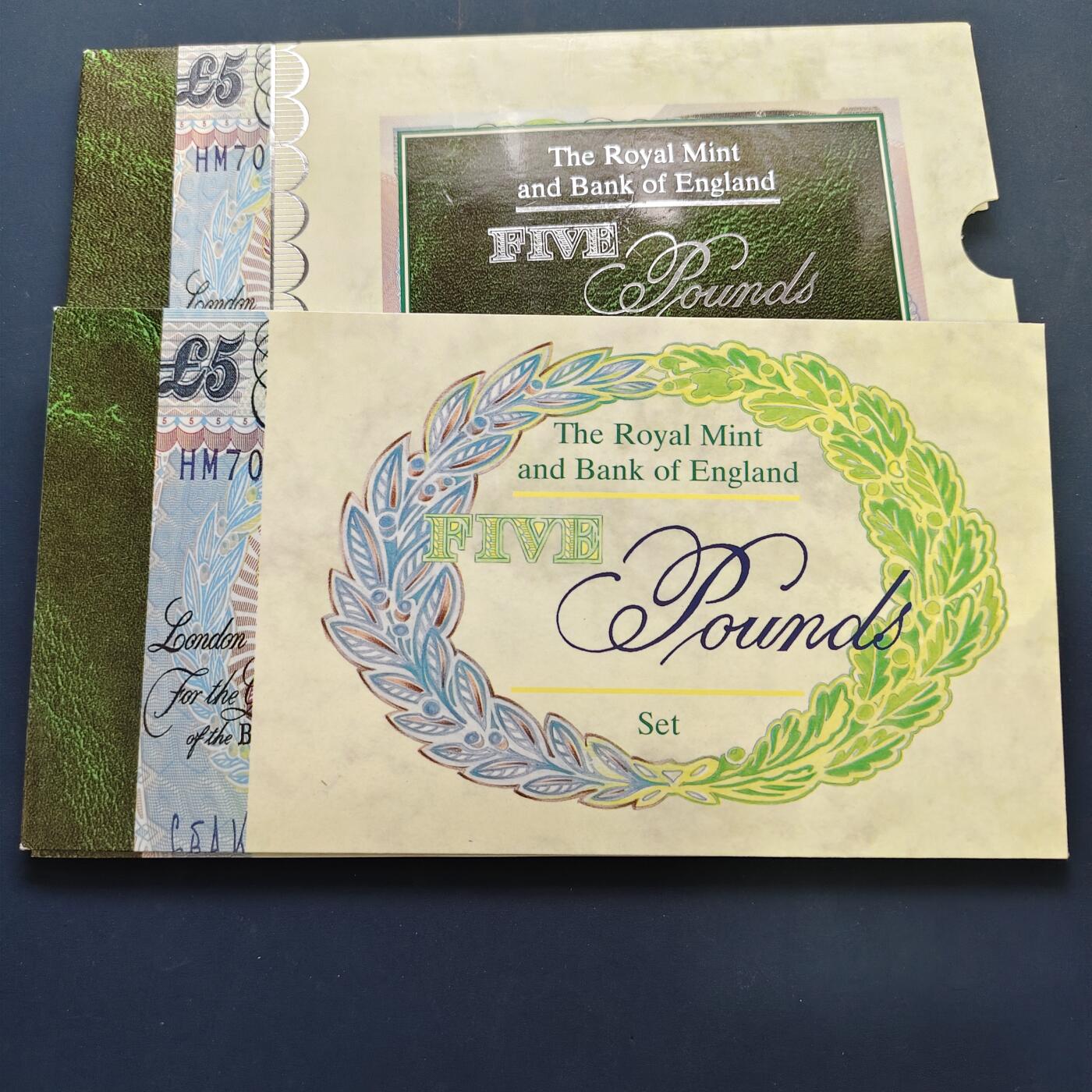 【全场包邮】纯粹捡漏拍505场 英国官方发行5镑收藏册-含1996年5镑女王70大寿克朗型纪念币+英格兰银行5镑纸钞