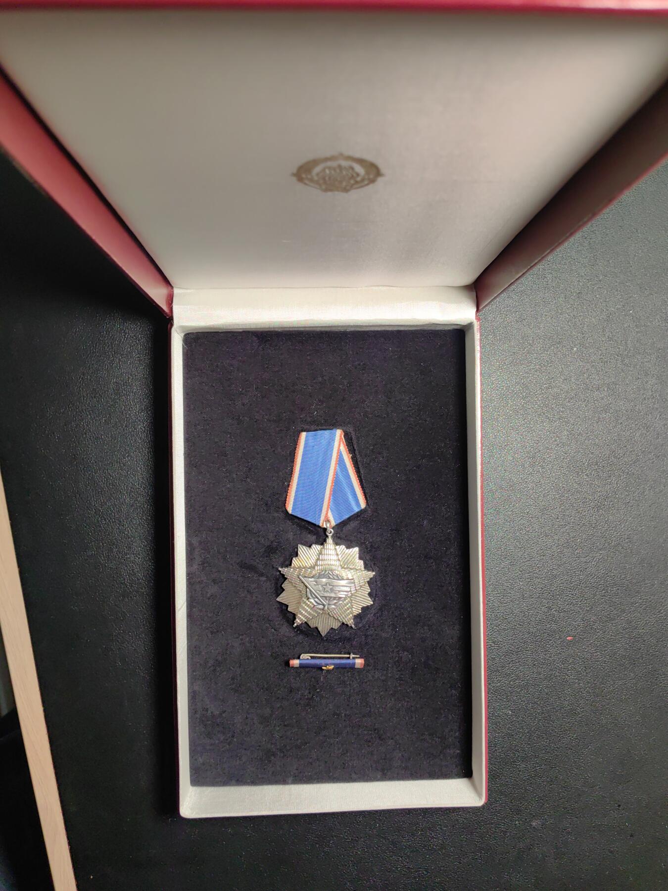 靖甫拍卖第五场 南斯拉夫旗帜勋章带原盒略