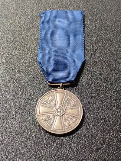 靖甫拍卖第五场 - 芬兰白玫瑰奖章 银质打银标