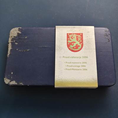 【全场包邮】纯粹捡漏拍505场 - 【少见】芬兰2002年官方年度流通精制套币-含国家剧院百年精制银章【10.5克92.5%】-盒证全-量8000