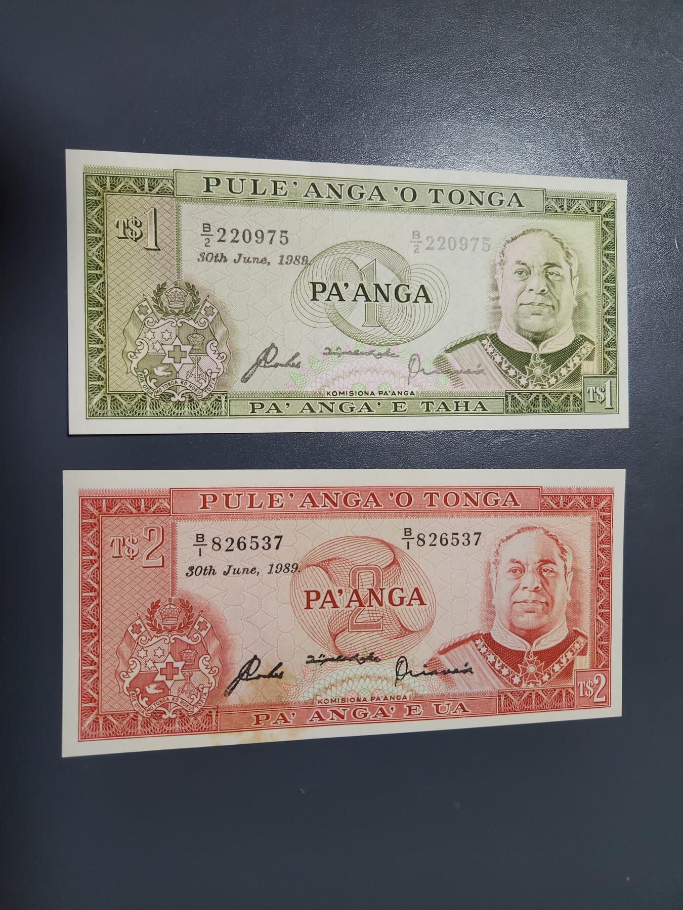 2月18号晚上8点 外国纸币自动截拍第27场 汤加1989年1-2新品一对 有一张黄了
