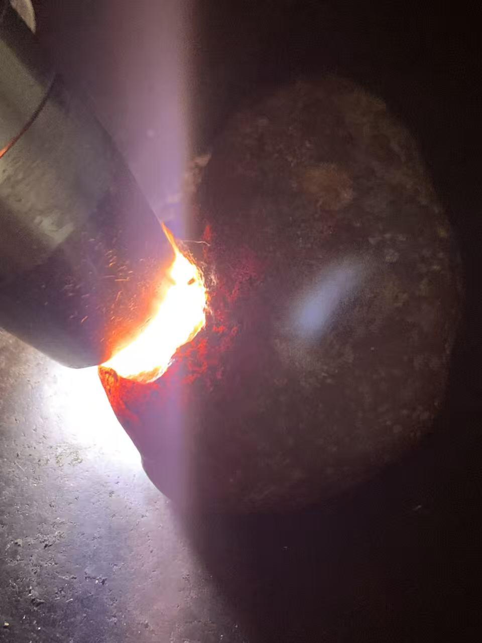 精美开窗铁皮荔枝冻飘红南红玛瑙原石一颗，