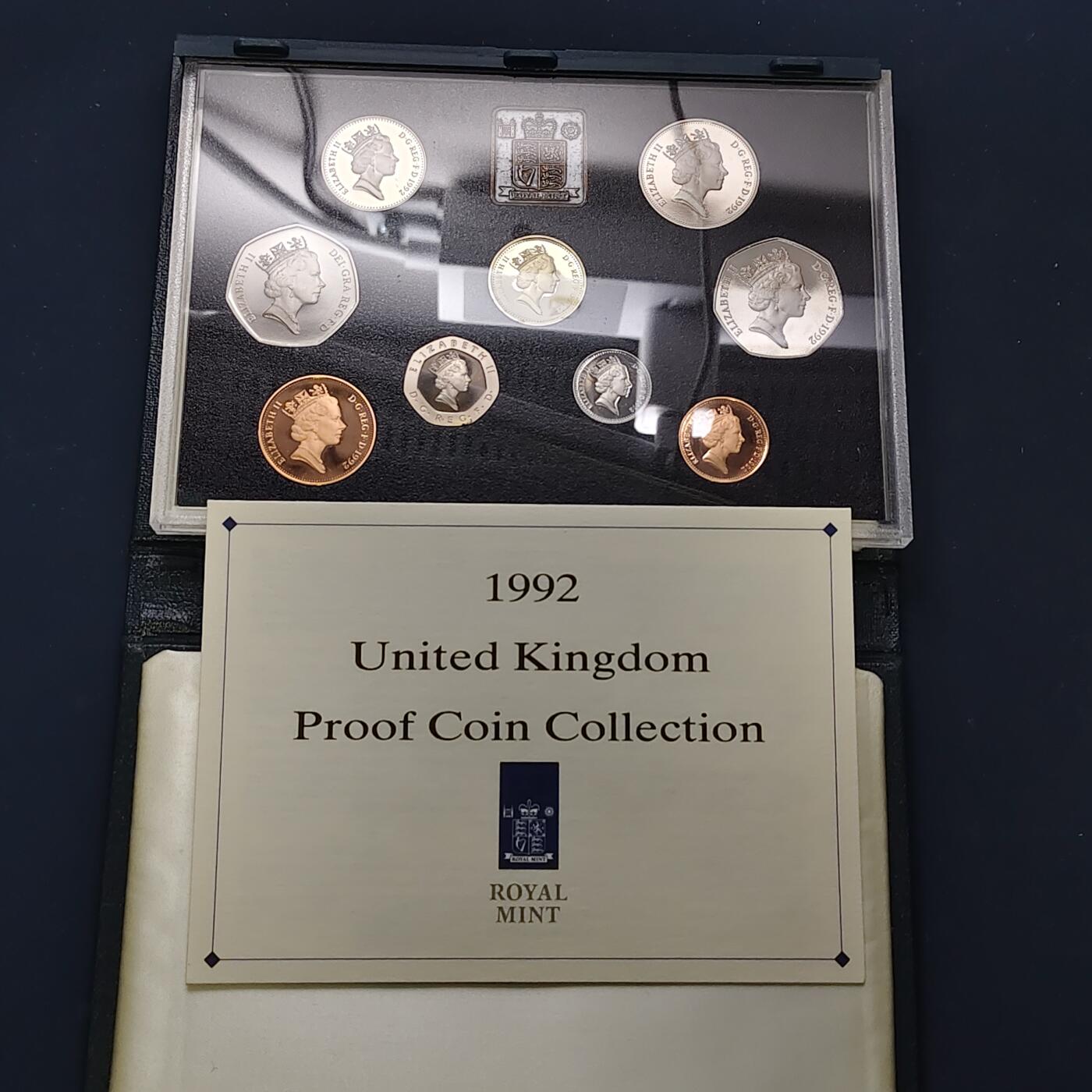 【全场包邮】纯粹捡漏拍505场 英国1992年官方蓝本精制套币-盒证全-含1镑四邦国花系列英格兰橡树+50便士欧洲部长理事会主席精制纪念币及10便士大小版交接