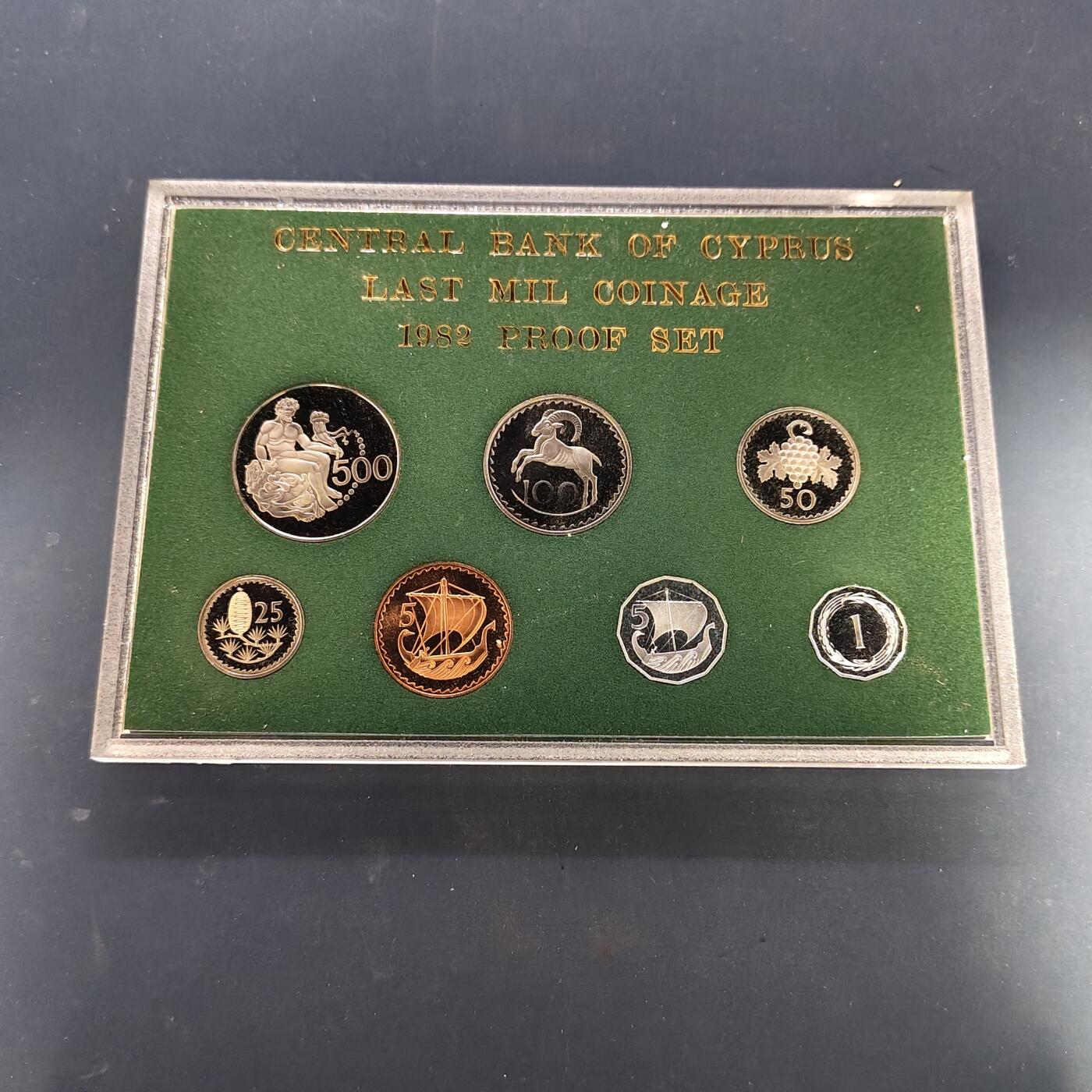 【全场包邮】纯粹捡漏拍505场 塞浦路斯1982年（1977-1982年）皇家厂经典信封装官方精制套币-含500米尔赫拉克勒斯和尼米亚狮子银币-PS14a