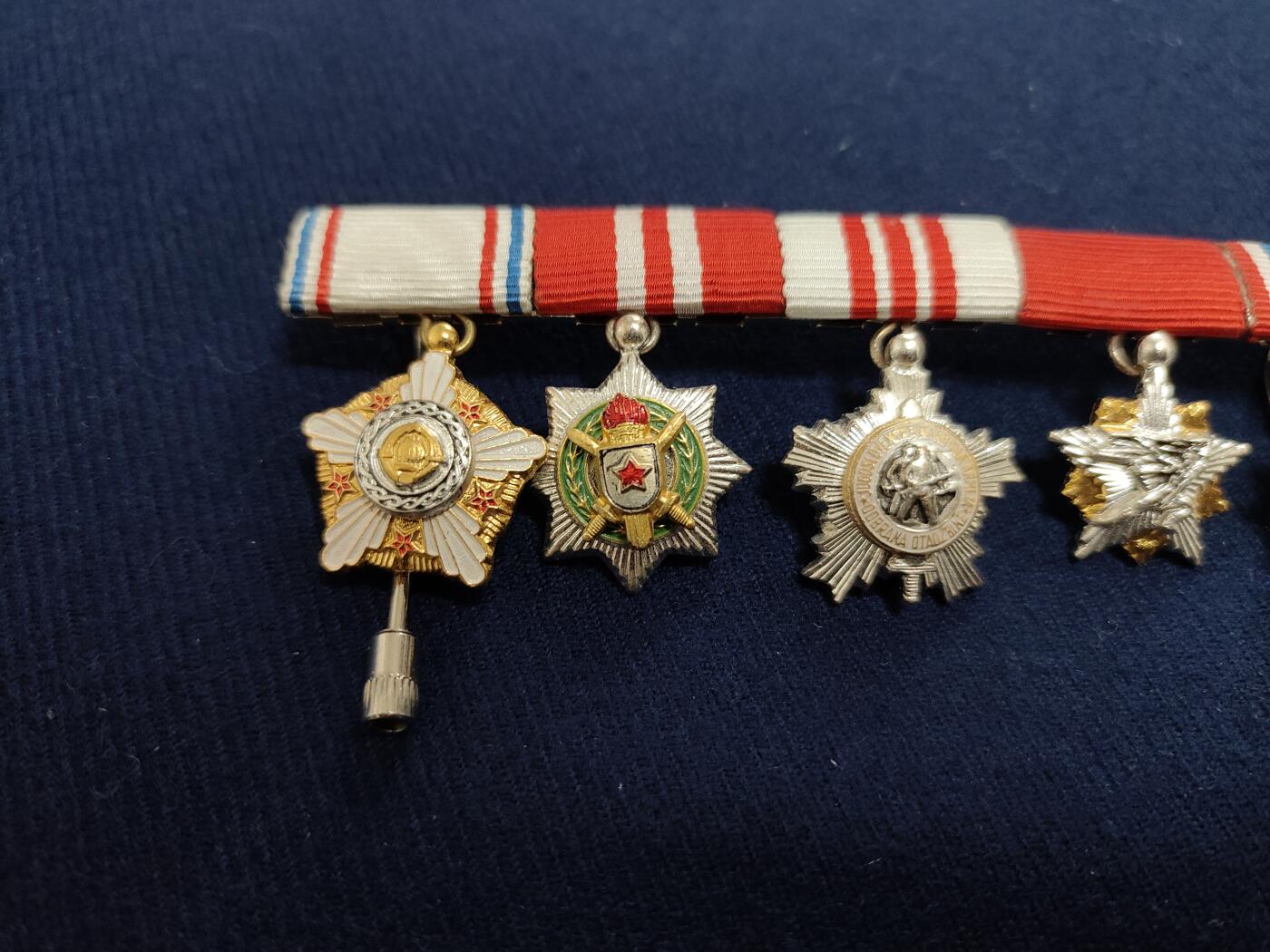 时顺第二十九拍(新年大拍) 南斯拉夫mini章五联排，第四枚为少见的南斯拉夫游击队勋章