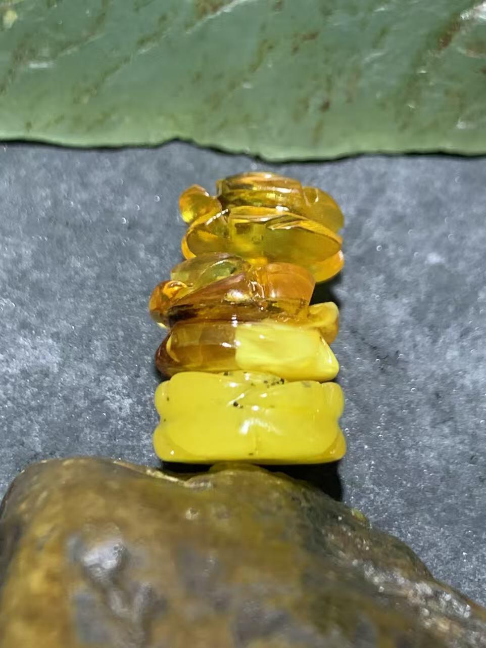 天然原矿蜜蜡通货玫瑰花戒面3颗