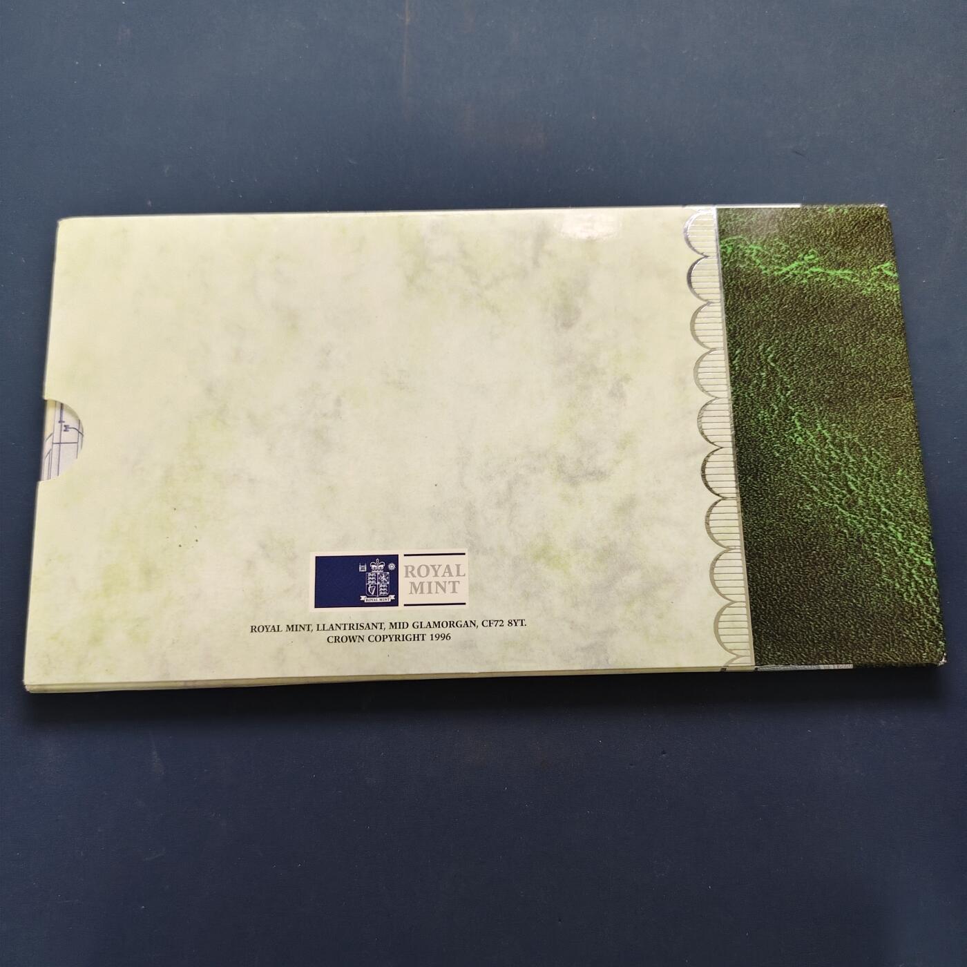 【全场包邮】纯粹捡漏拍505场 英国官方发行5镑收藏册-含1996年5镑女王70大寿克朗型纪念币+英格兰银行5镑纸钞