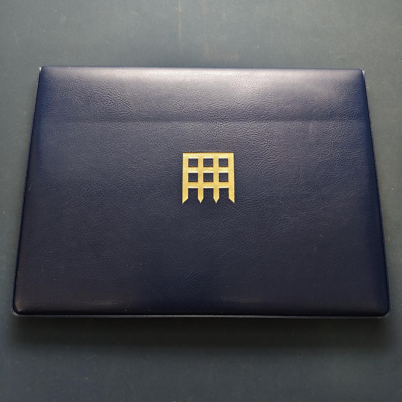 【全场包邮】纯粹捡漏拍505场 【邮币封·罕见】直布罗陀2004年5镑第二次世界大战D-DAY登陆精制彩色克朗型纪念银币邮币封-盒证全-量500